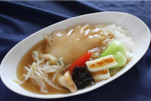 フカヒレあんかけごはん（彩り野菜を添えて）