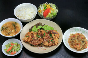Ａランチ　油淋鶏　(鶏肉の唐揚げ薬味ソース)