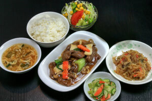 Ｓランチ　蠔油牛肉片　(牛肉のカキ油炒め)
